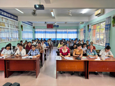 Giáo viên tham gia bồi dưỡng chính trị hè năm 2025