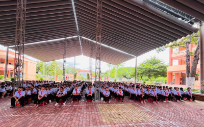 Học sinh tham gia đồng diễn võ Vovinam