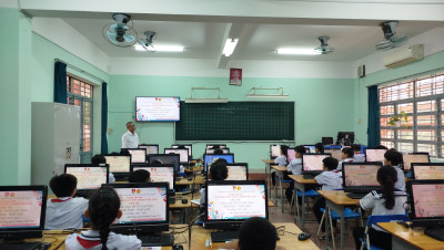 Chi đoàn và Liên đội thực hiện tuyên truyền ngày pháp luật