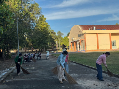 Chi bộ ra quân thực hiện “Ngày thứ Bảy văn minh”