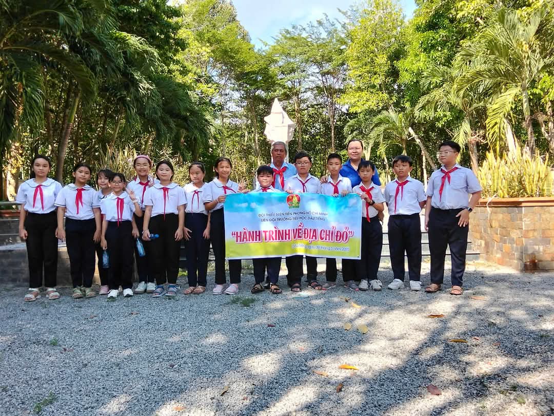 Liên đội hành trình về địa chỉ đỏ