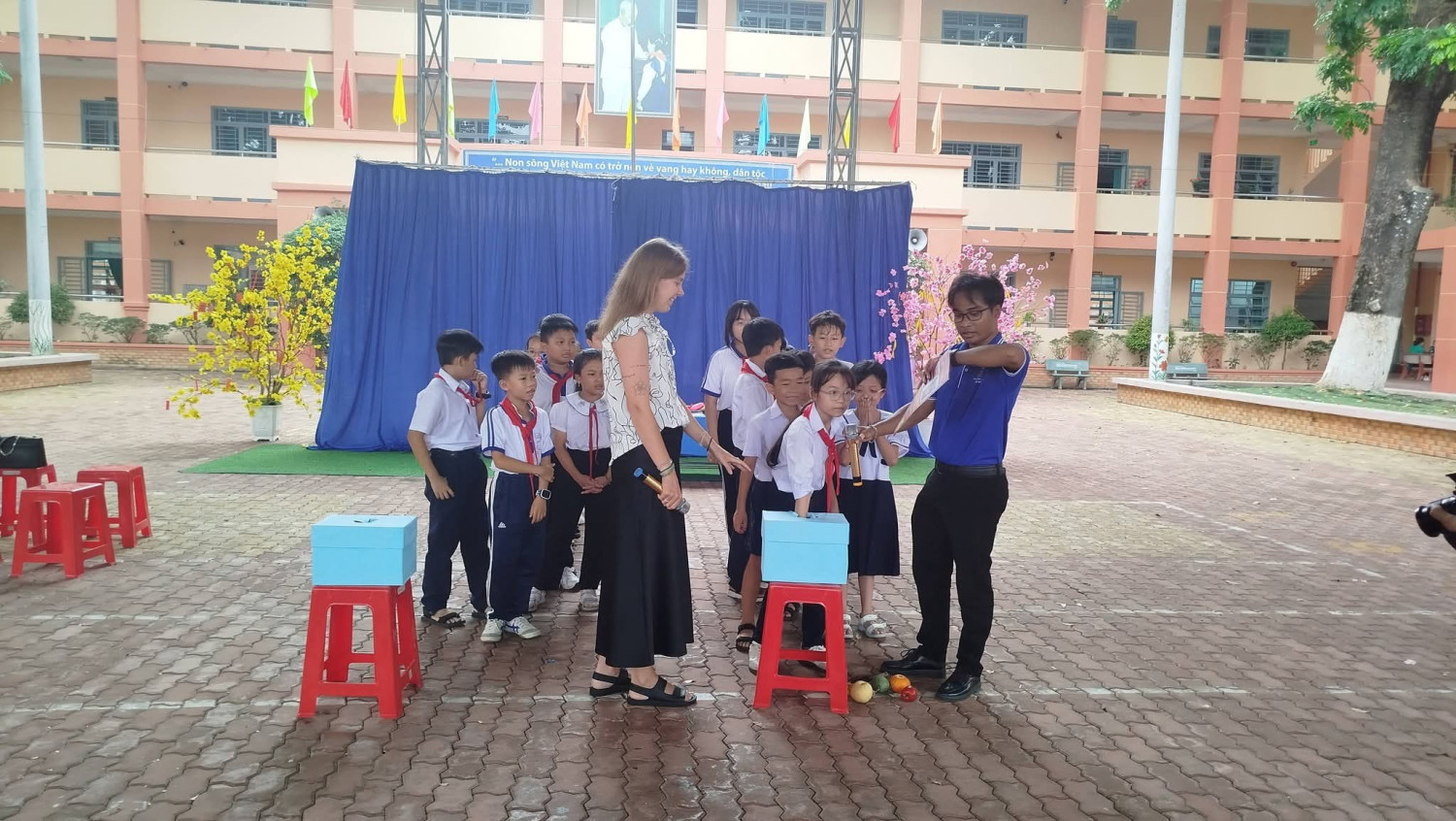 Câu lạc bộ tiếng Anh