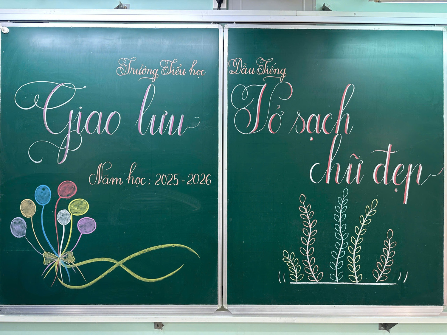 Hoc sinh tham gia giao lưu vở sạch chữ đẹp năm học 2025-2026