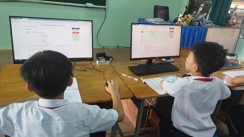 Học sinh khối 3 tham gia khảo sát năng lực trực tuyến